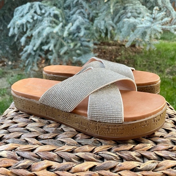 NEW Yoki Clear Rhinestone Bling Criss Cross Slide Platform Comfort Sandals. 8.5 - Picture 5 of 9